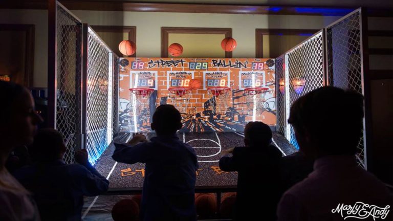 Fort Myers, Florida, arcade basketball game in Fort Myers