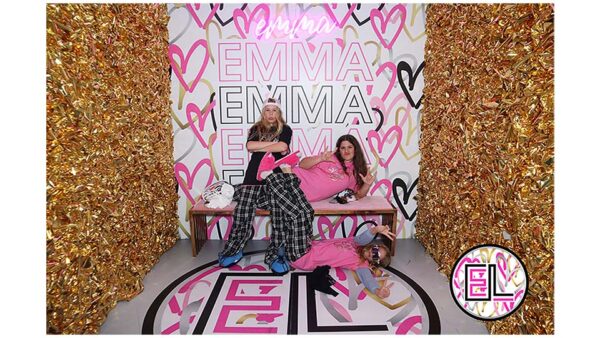 3D photo booth enclosure room sample guest photo