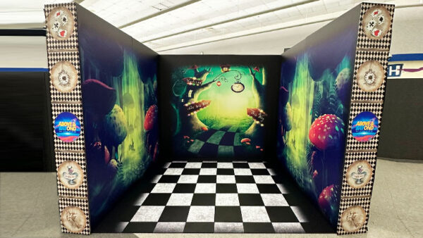 3d enclosure Alice in wonderland